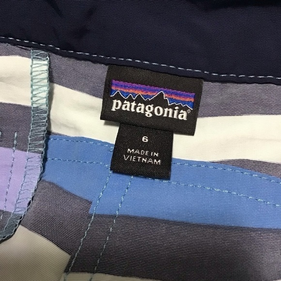 Patagonia Wavefarer Boardshorts in Water Ribbons Dam Blue. - Picture 9 of 12